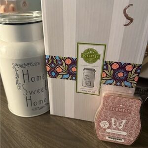 Scentsy wax warmer w/ pink leather wax bar.